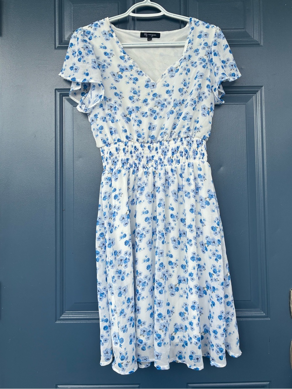 Lily Morgan Blue Floral
Smocked Dress Size Women’s M/M
V-Neck Flutter Sleeve